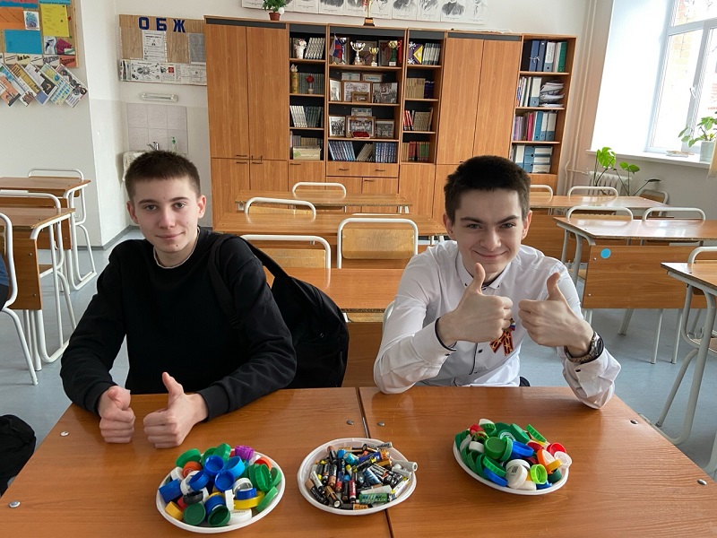 &amp;quot;Добрые крышечки&amp;quot; и &amp;quot;Полезные батарейки&amp;quot;.