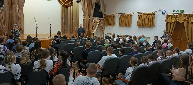 В рамках профориентационной работы.