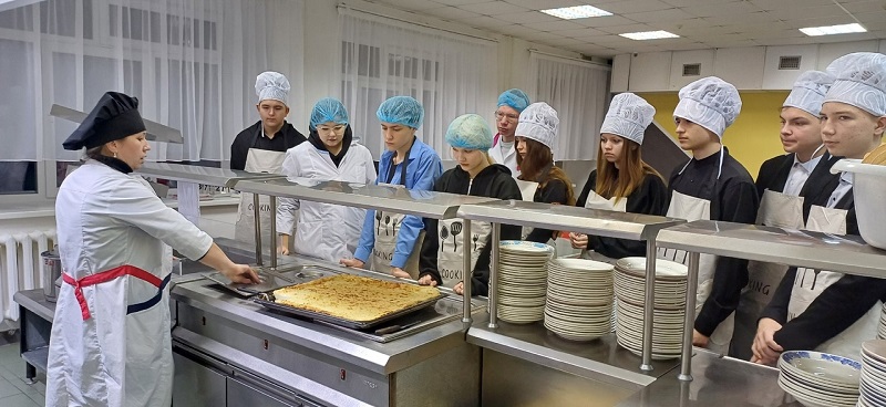 Экскурсия в школьную столовую.