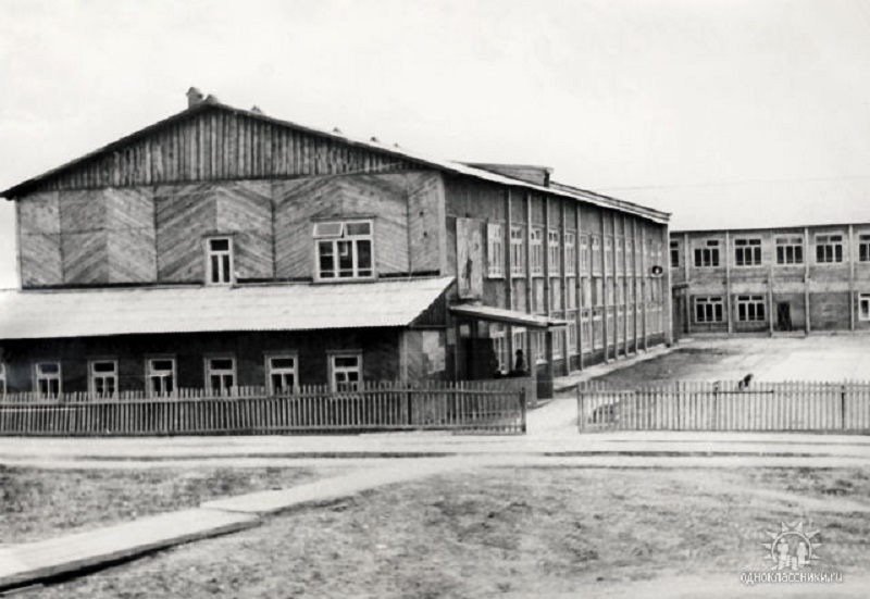 В 1969 год, новая школа.